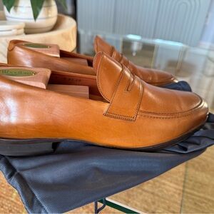 Tan Leather Loafers with Sleek Design and Glossy Finish
